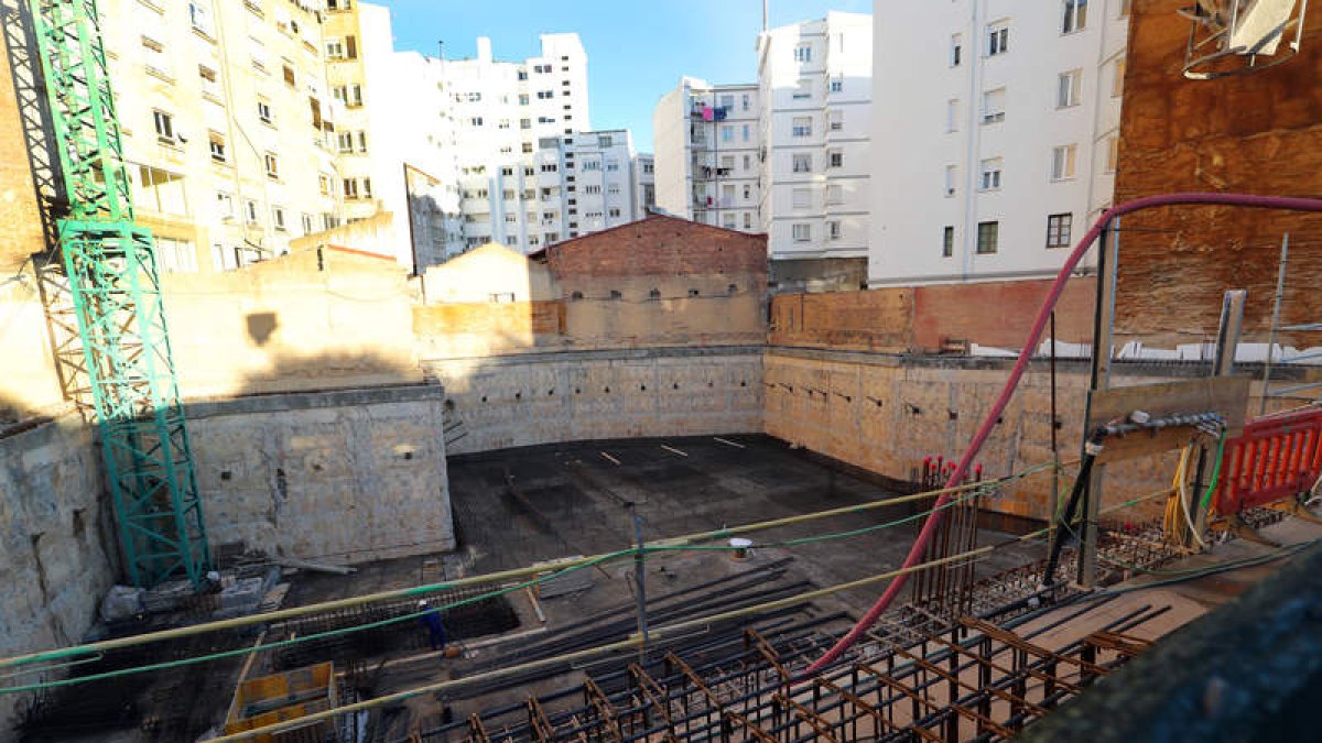 Estado actual de la obra del nuevo edificio de la dirección provincial del INSS en el paseo de la Facultad, junto a Guzmán. RAMIRO