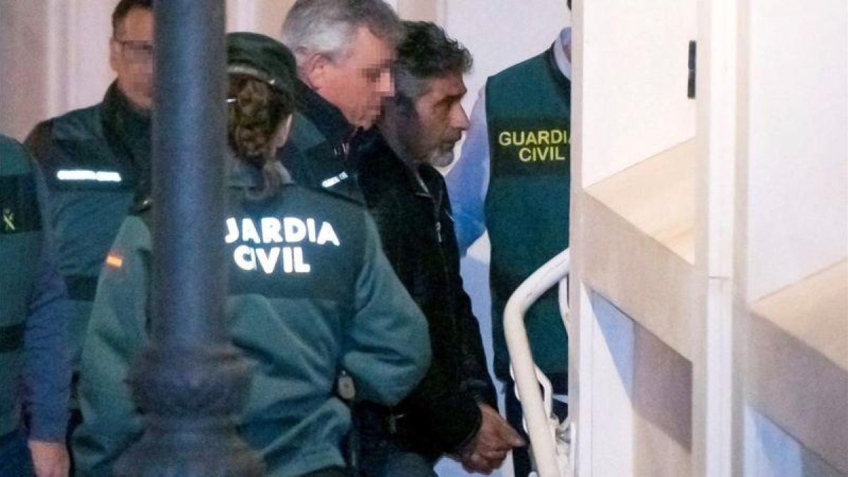 El asesino confeso de la joven zamorana de 26 años Laura Luelmo,  Bernardo Montoya, el vienres 21, a su llegada a los juzgados de Valverde del Camino.