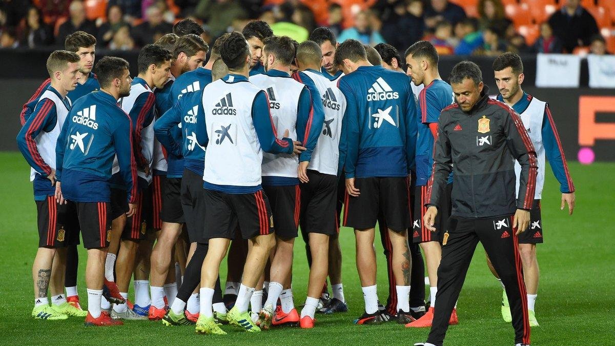 Los jugadores de la selección en el último entrenamiento antes de enfrentarse a Noruega.