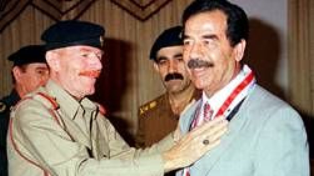 El detenido, Al Duri, junto al ex dictador Sadam Husseín