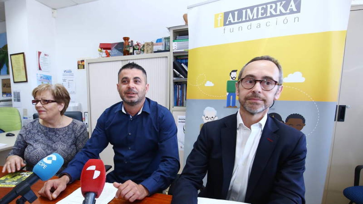 Momento de la rueda de prensa, ayer en Ponferrada, donde acudió Antonio Blanco. C. SÁNCHEZ