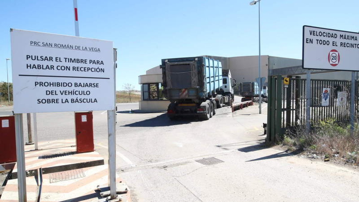 Imagen del acceso principal a la planta de reciclaje de basura que ampara el consorcio de Gersul. RAMIRO