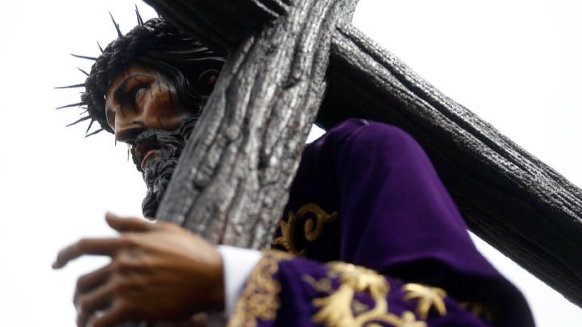 El Jesús Nazareno de León sale a la calle hoy por primera vez. FERNANDO OTERO