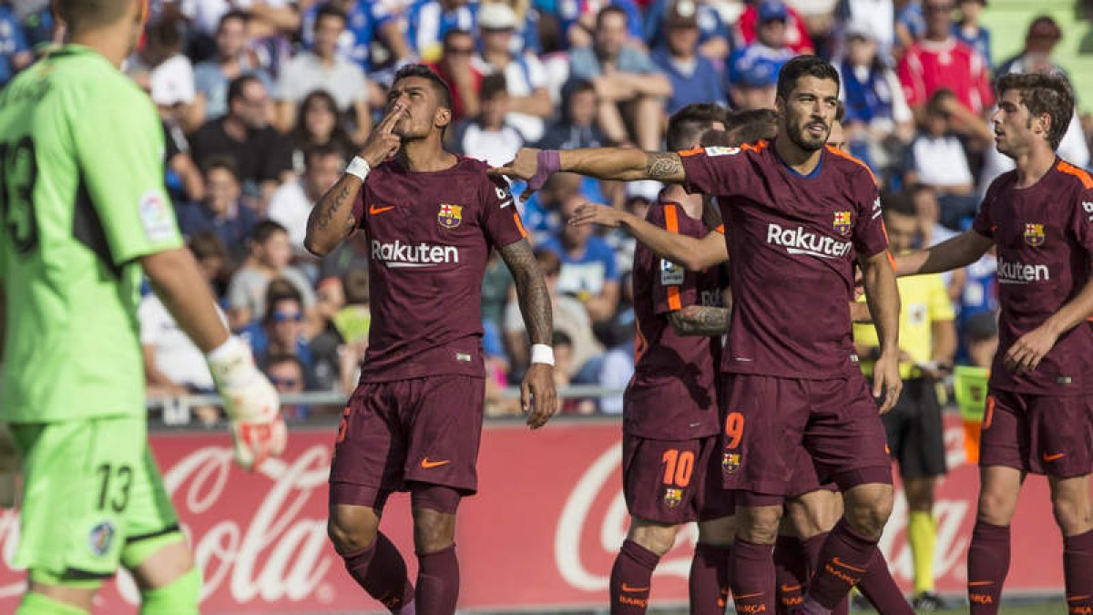 Paulinho celebra el segundo gol del Barcelona ante el Getafe. RODRIGO JIMENEZ