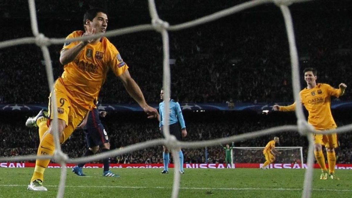Luis Suárez celebra el segundo gol de su cuenta y del Barça en la victoria sobre el Atlético en la ida de los cuartos de final.