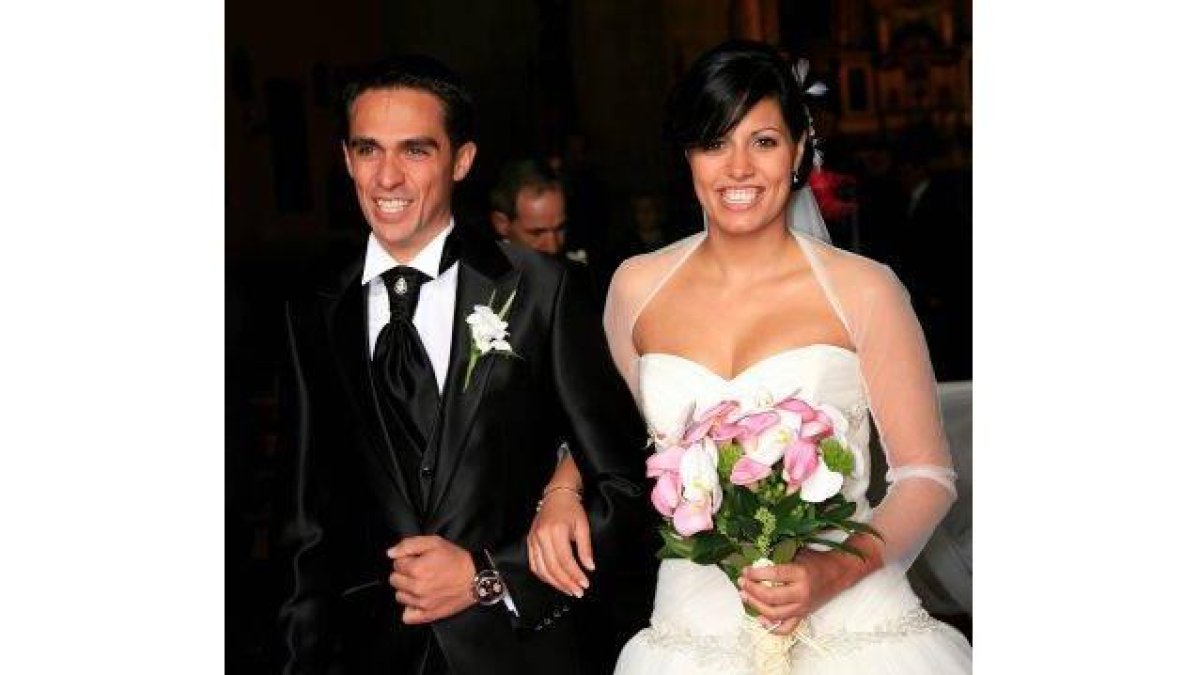 Alberto Contador y Macarena Pescador han contraído matrimonio hoy, sábado 5 de noviembre.