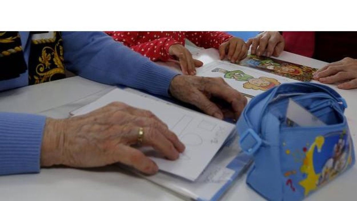 Taller de aprendizaje de lectura y escritura para personas mayores en León