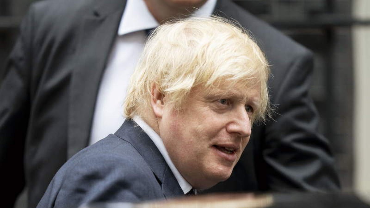 Boris Johnson sale ayer del 10 de Downing Street para ir al Parlamento británico. WILL OLIVER