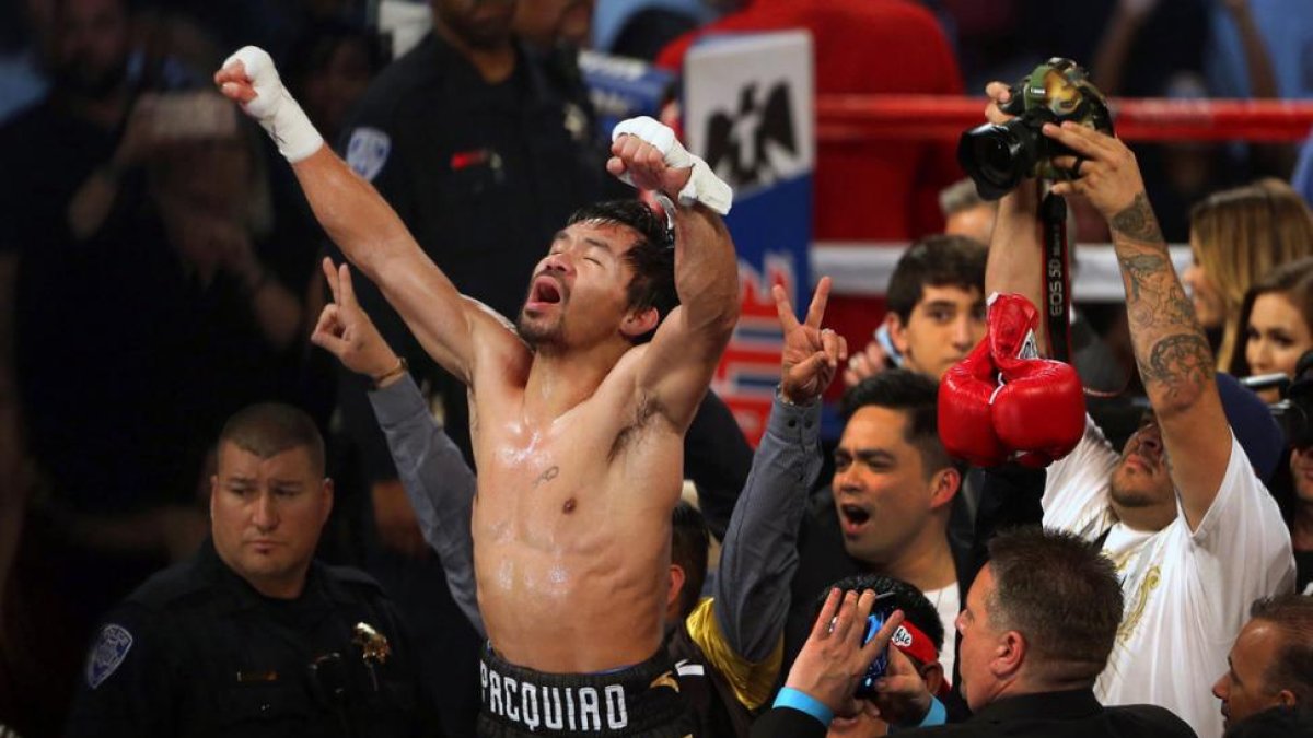 Pacquiao celebra su victoria ante Vargas.