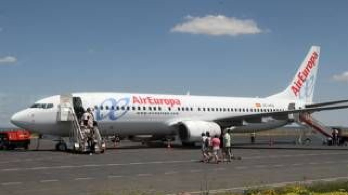 El pasado 5 de julio aterrizó en el aeropuerto de León el primer Boeing 737 con destino Tenerife