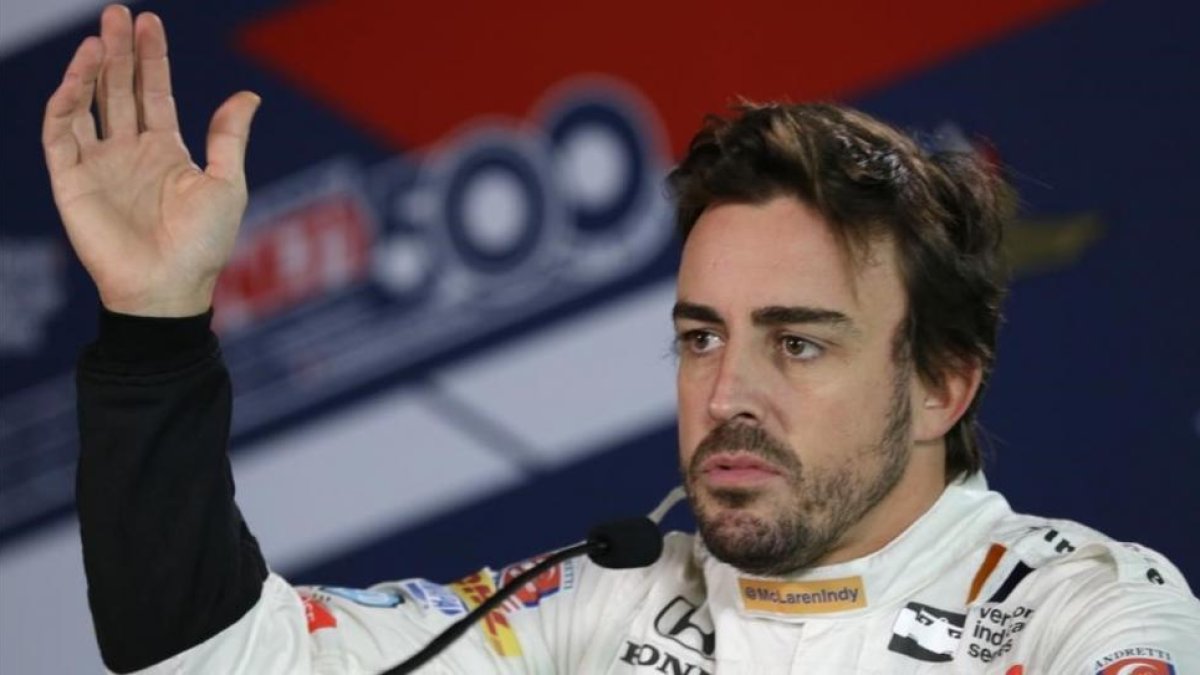 Después de deslumbrar en las 500 Millas de Indianápolis (en la foto), Ferando Alonso quiere triunfar en las 24 Horas de Le Mans.