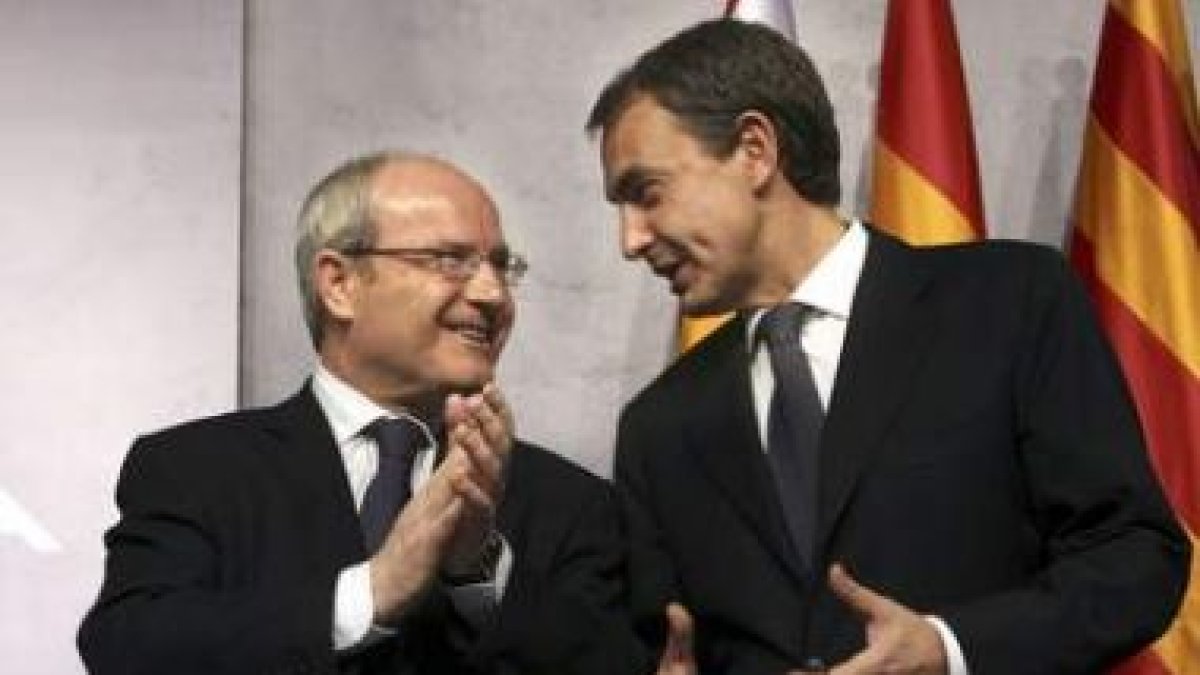 El presidente de la Generalitat, José Montilla, junto a Zapatero, en una foto de archivo.