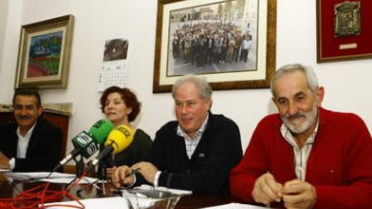 Marcelo Alonso, Nancy Prada, Demetrio Alfonso Canedo y Matías Llorente, ayer en la rueda de prensa