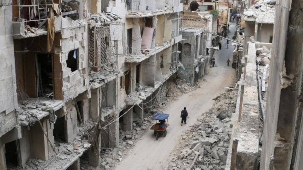 Una calle en ruinas de la ciudad de Alepo, en Siria, este jueves.