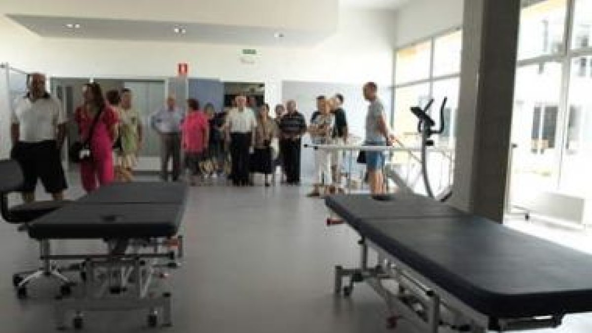 Autoridades y vecinos visitaron las instalaciones del nuevo centro de salud de Valencia.