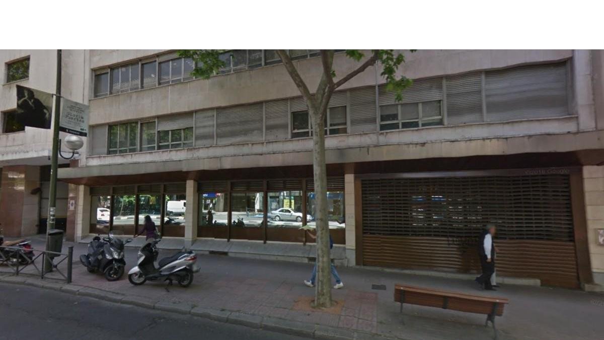 El edificio okupado por Hogar Social Madrid en la calle Príncipe de Vergara. /