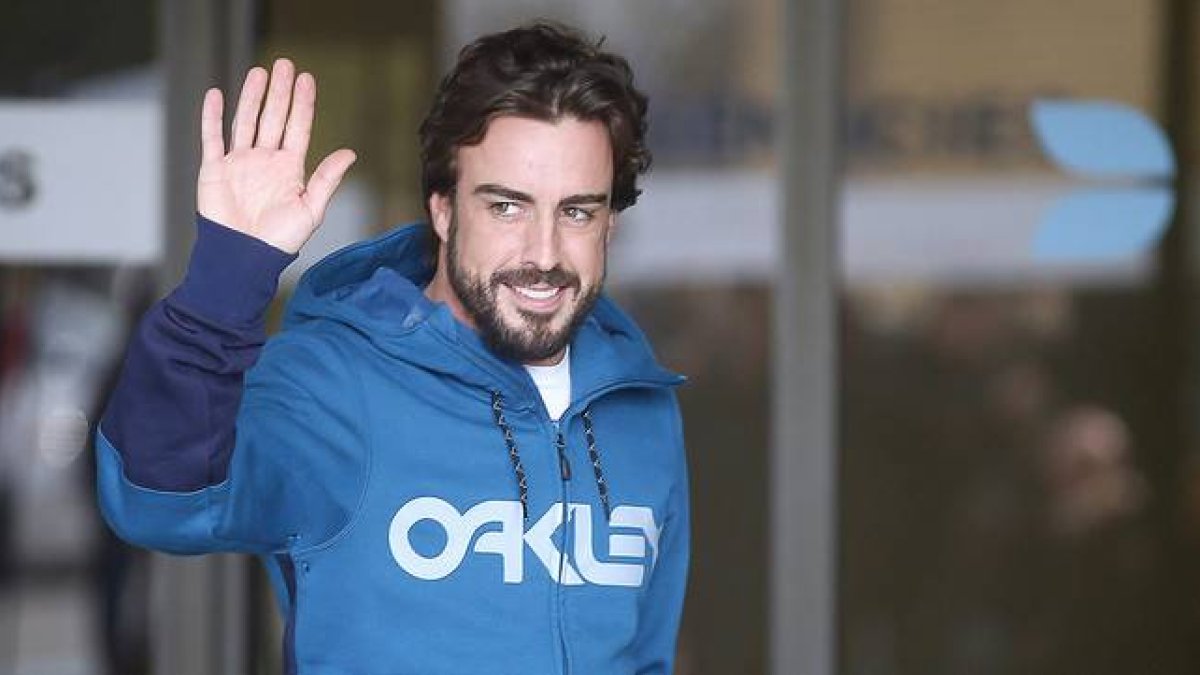 Fernando Alonso a su salida del Hospital General de Catalunya, el miércoles pasado
