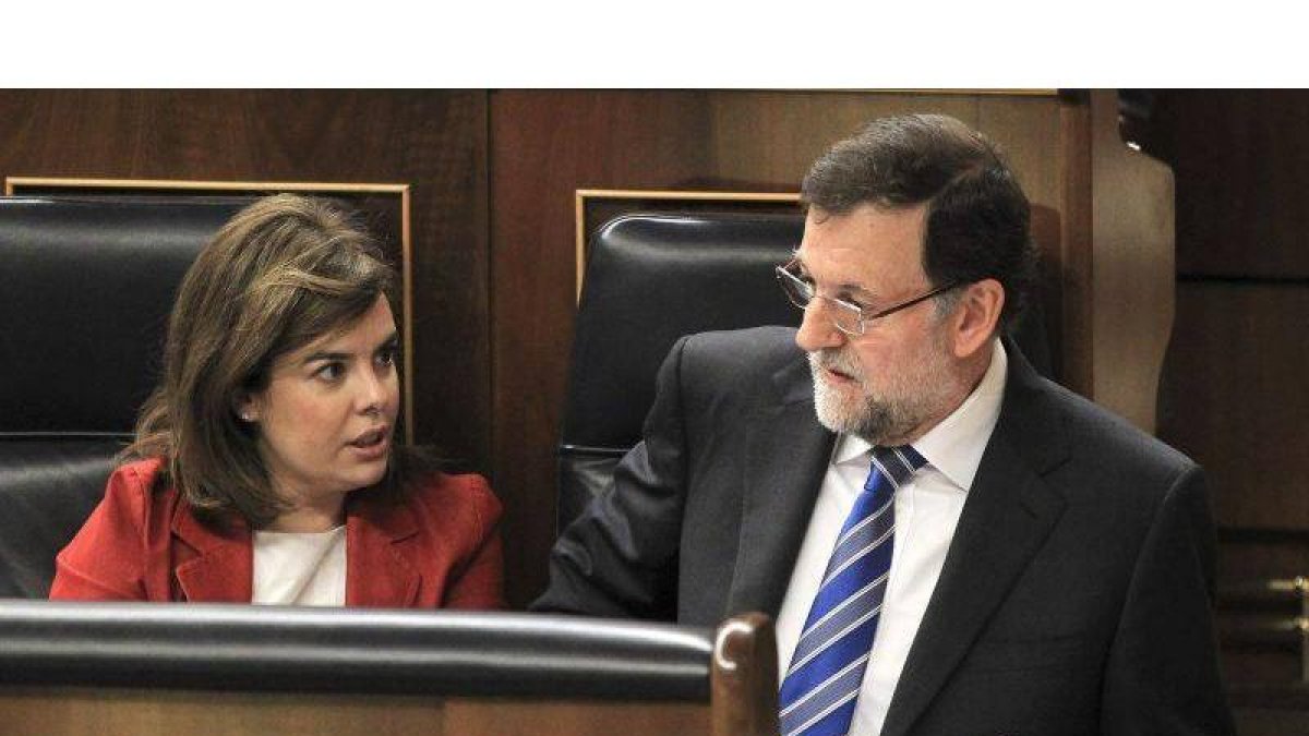 Rajoy y Sáenz de Santamaría, durante la última sesión de control al Ejecutivo.