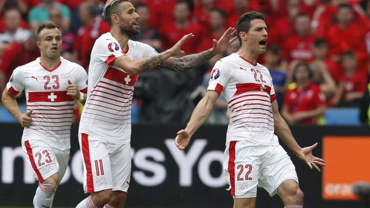 Suiza celebra el único gol del partido ante la selección de Albania. LAURENT DUBRULE A