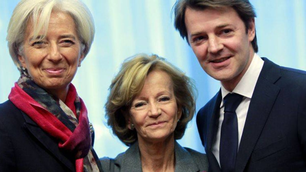 La directora gerente del Fondo Monetario Internacional (FMI), Christine Lagarde, la vicepresidenta española de Finanzas, Elena Salgado y el ministro de presupuesto de Francia, Francois Baroin durante una reunión de los ministros de finanzas del Eurogrupo