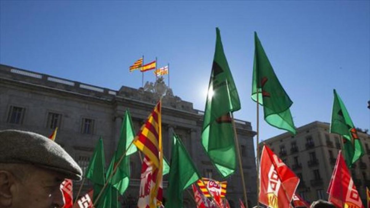 Protesta de funcionarios en noviembre del 2015 en la plaza de Sant Jaume de Barcelona