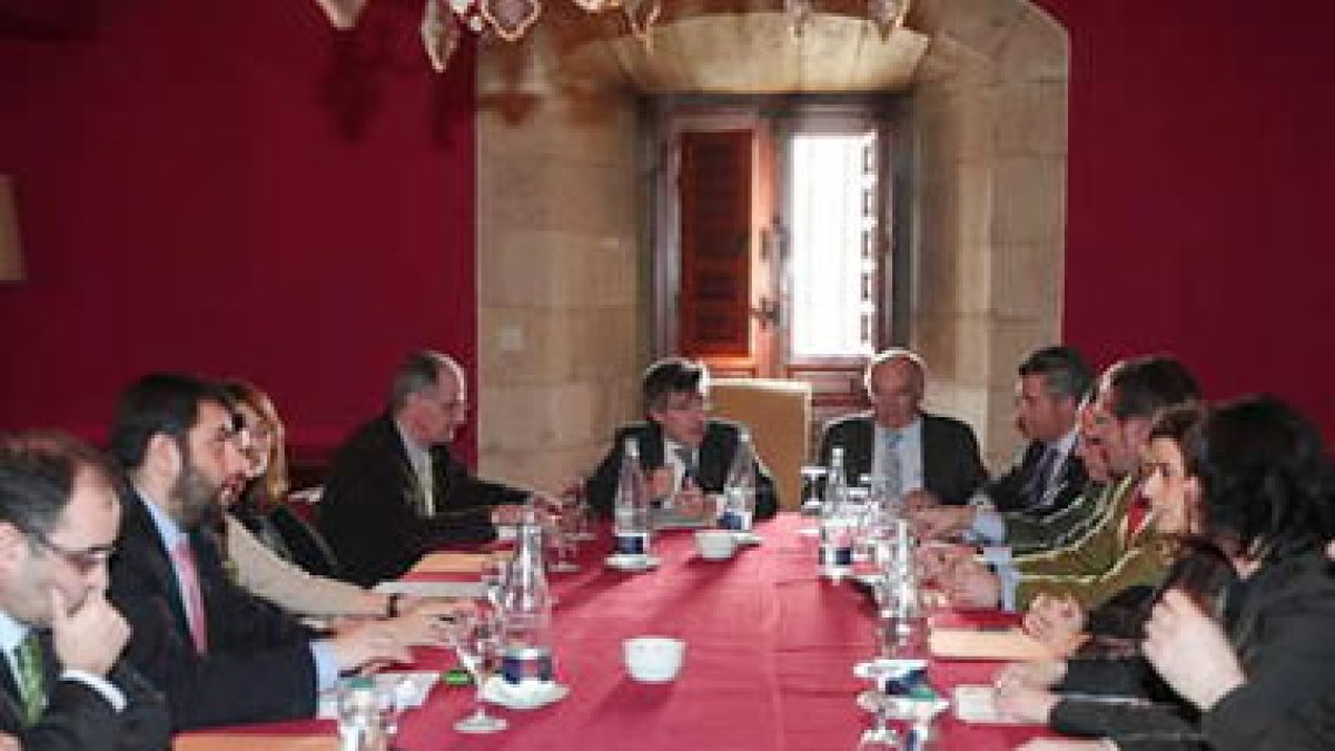 Francisco Fernández, candidato del PSOE, en la reunión celebrada ayer con los empresarios leoneses.