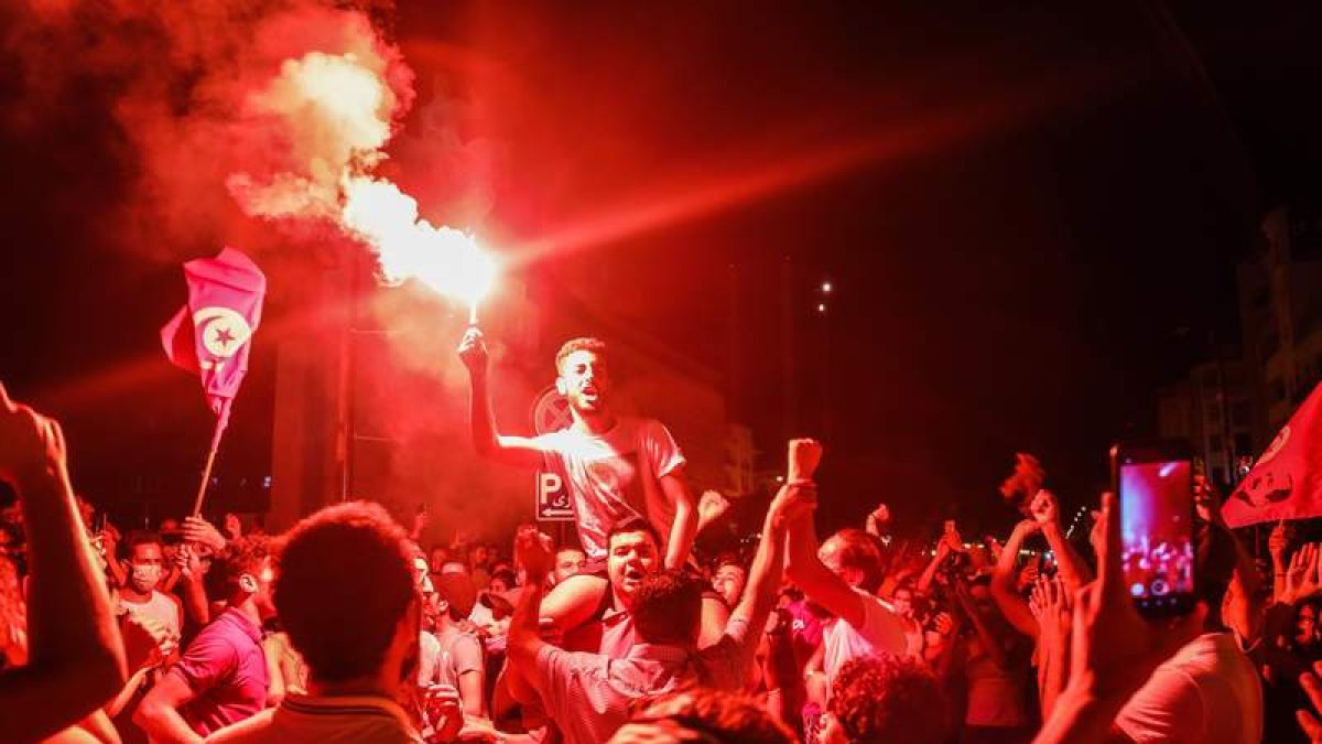 Defensores del presidente, ayer, en una manifestación a su favor. STR