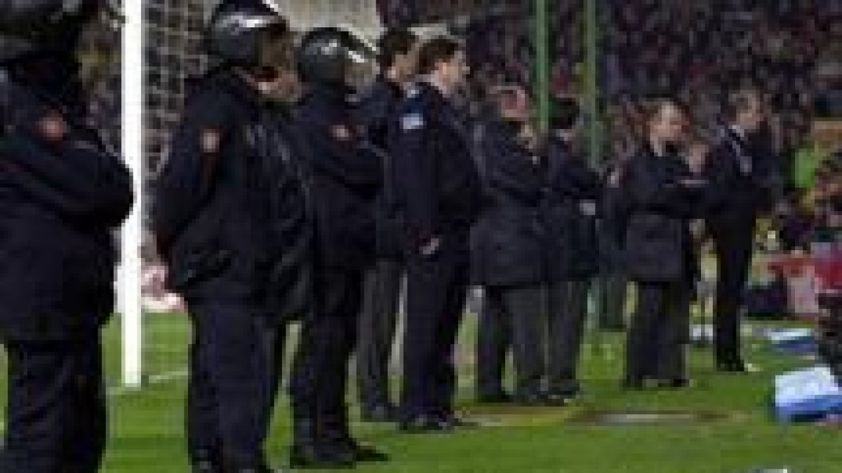 Los incidentes acaecidos el sábado en el Nou Camp ante el Madrid pueden constarle caro al Barcelona