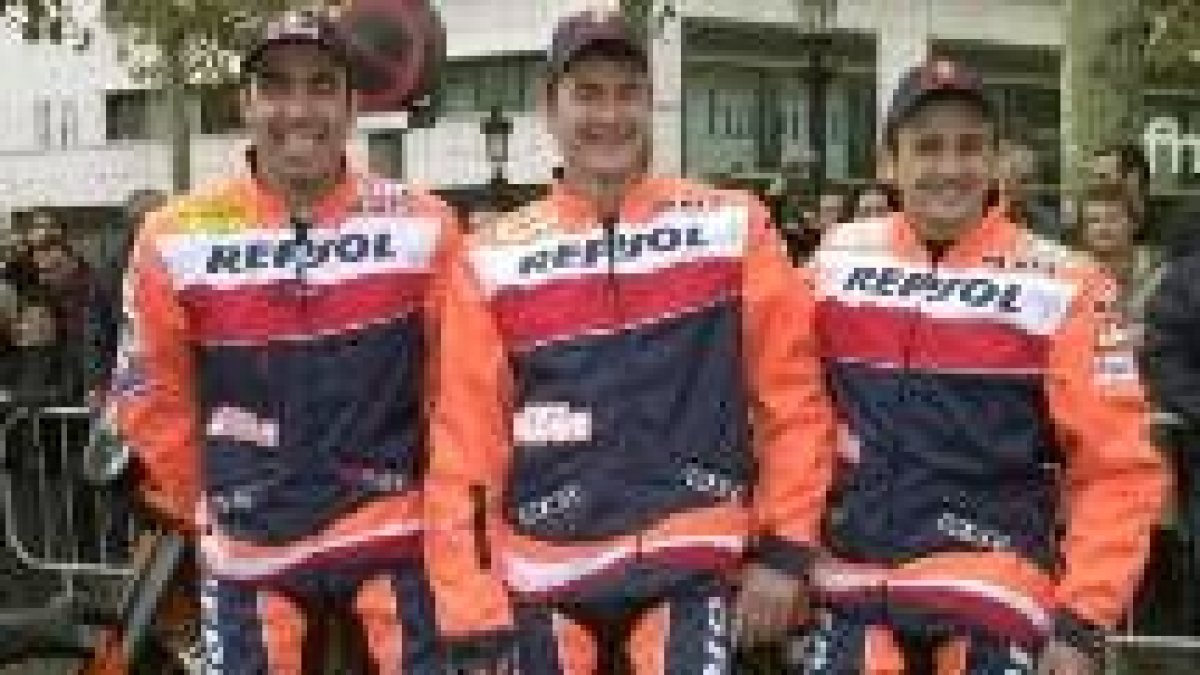Los pilotos del equipo Repsol, de izquierda a derecha, Nani Romá, Coma y Estévez