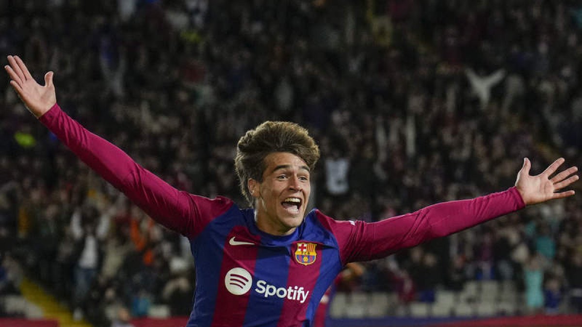 Marc Guiu anota su primer gol con el primer equipo del Barça. A. G.