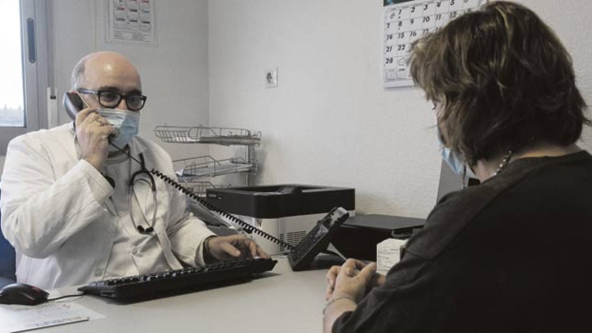 El centro de especialidades de José Aguado atendió a 87.000 pacientes el año pasado, 22.000 más que en 2020. FERNANDO OTERO