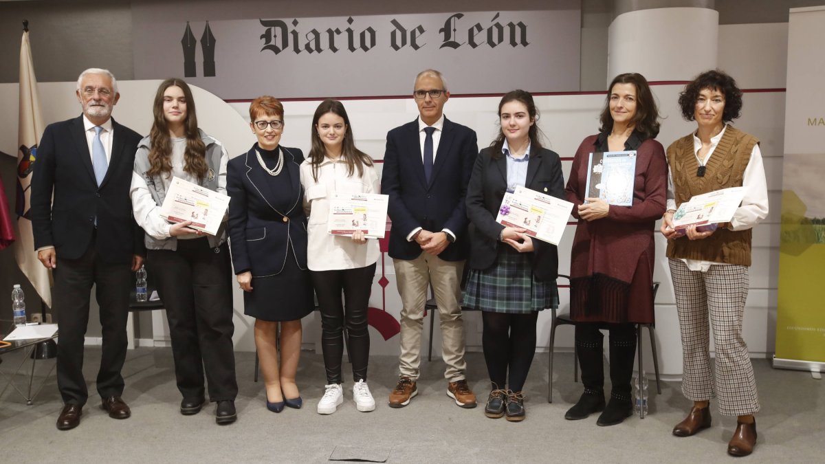 Entrega de los premios del concurso ‘Fechas para la historia’ celebrada en el Club de Prensa del Diario de León. RAMIRO