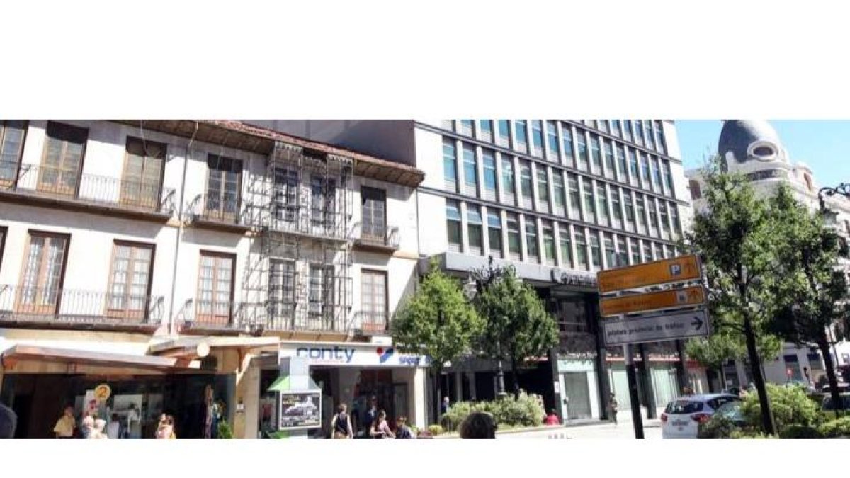 El edificio central administrativo del Ayuntamiento de León está ubicado en Ordoño II. BRUNO MORENO