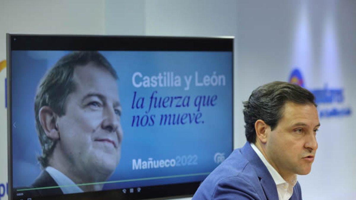 El Director de Campaña del Partido Popular de Castilla y León, Raúl de la Hoz, durante la presentación de la campaña del PP. DL