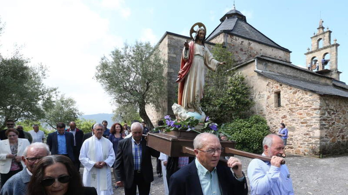 Acto religioso de las fiestas de Columbrianos. L. D. M.