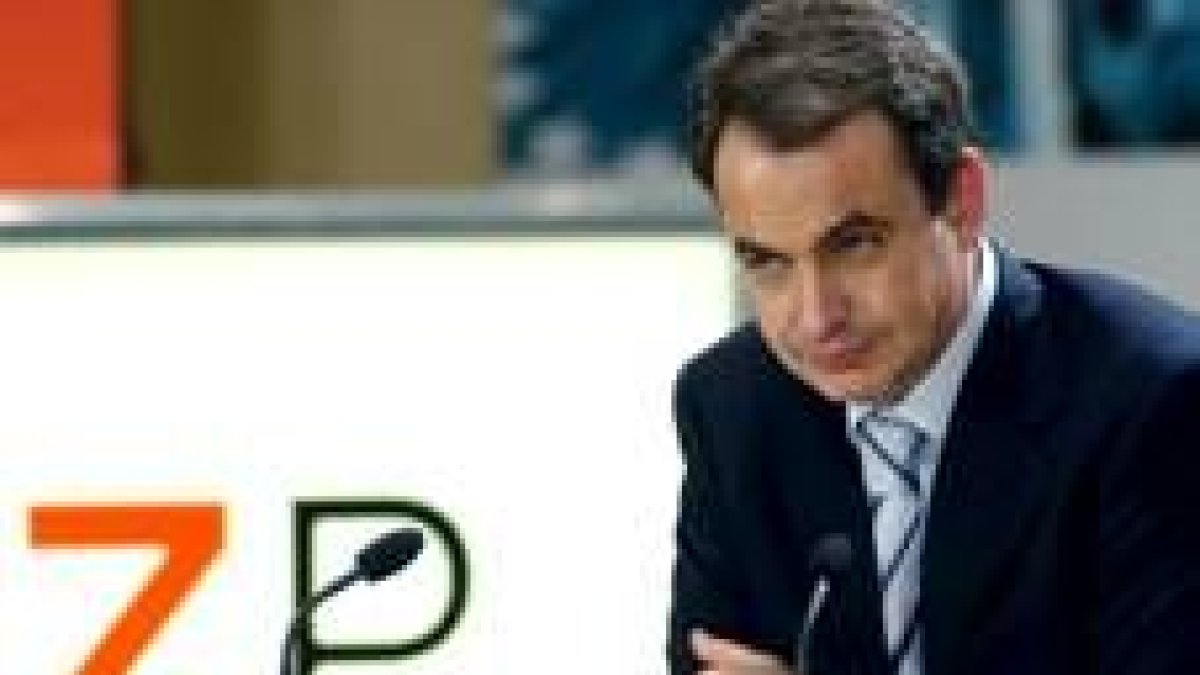 Rodríguez Zapatero en la rueda de prensa al día siguiente de su victoria electoral