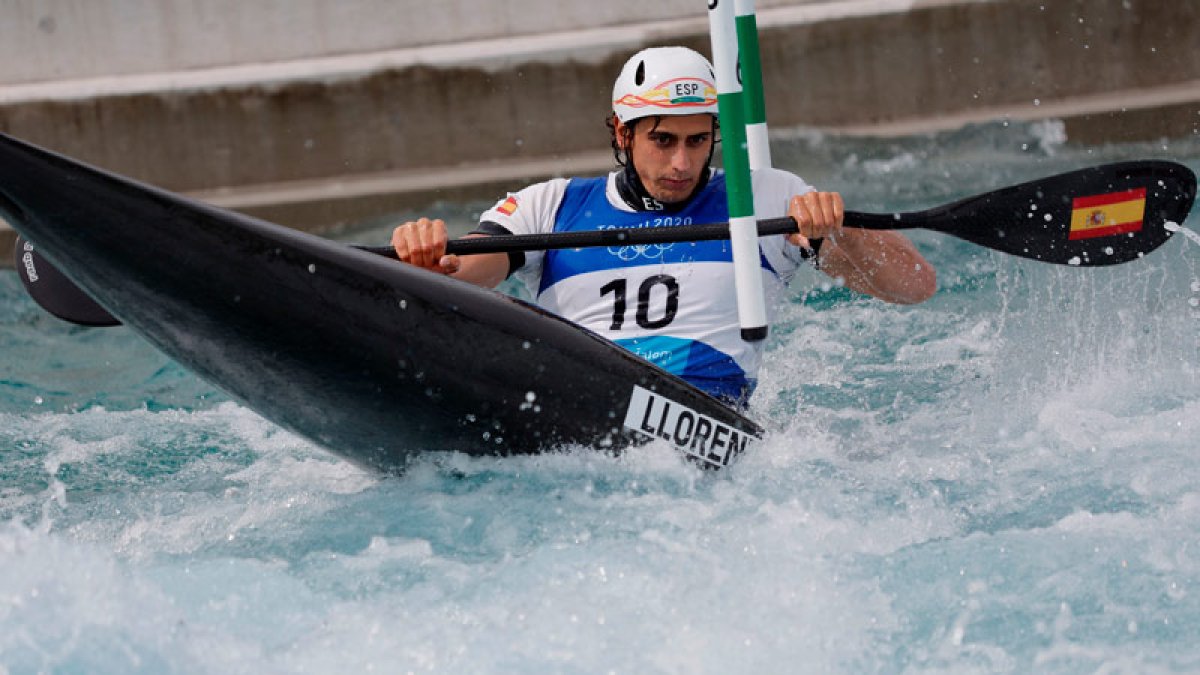 El piragüista segoviano David Llorente en la semifinal de kayak masculino. ENRIC FONTCUBERTA / EFE