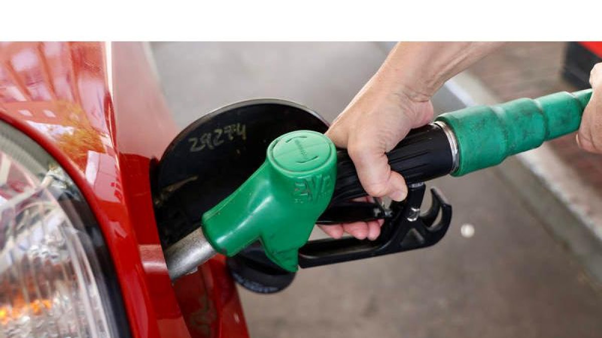 El precio del combustible sigue al alza. RAQUEL LLAMAZARES
