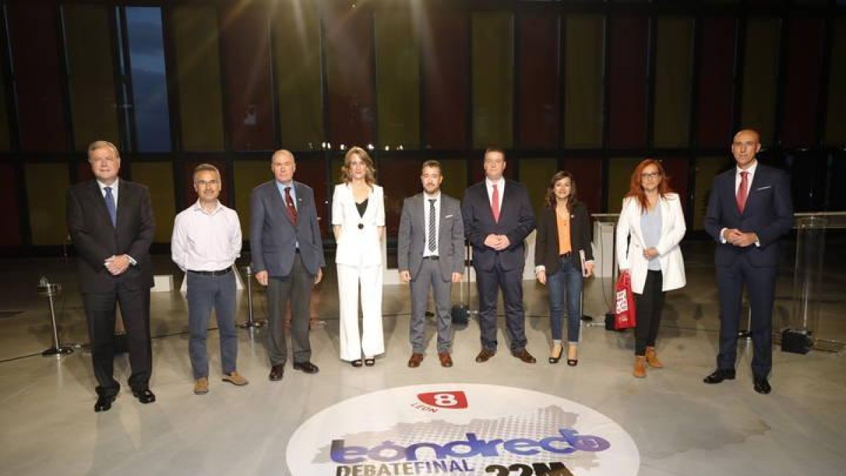 Los integrantes del debate municipal organiado por La 8 Televisión.