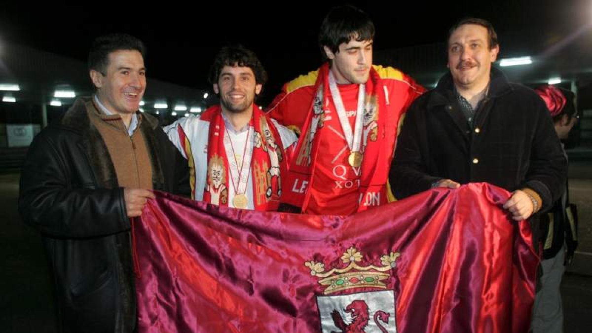 Cadenas y Arias reciben a Juanín y Entrerríos, oro en Túnez.