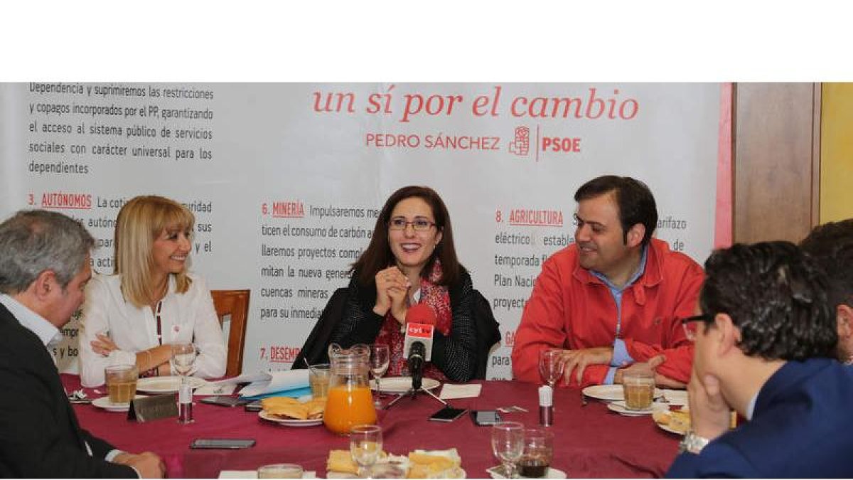 Flórez, entre Eugenia Gancedo y Tino Rodríguez. SECUNDINO PÉREZ