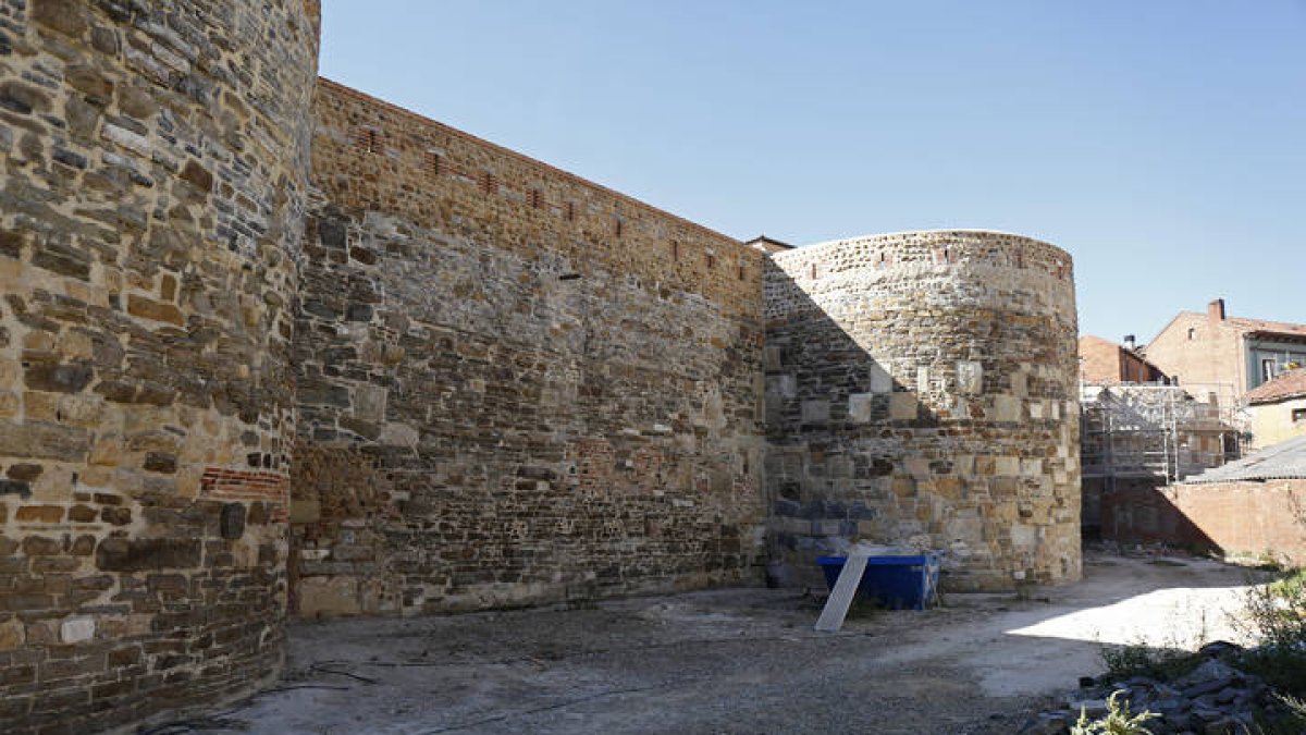 La antigua muralla en la zona de la Era del Moro. FERNANDO OTERO