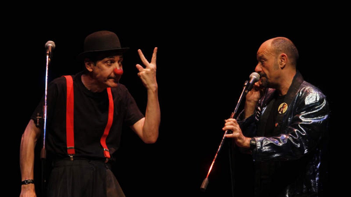 Los humoristas Faemino y Cansado hicieron reír al público leonés en el Auditorio.