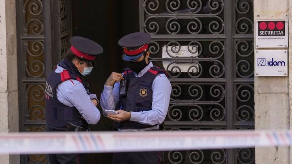 Un hombre ha abierto fuego esta mañana en una empresa de seguridad situada en el centro de Tarragona. ENRIC FONTCUBERTA