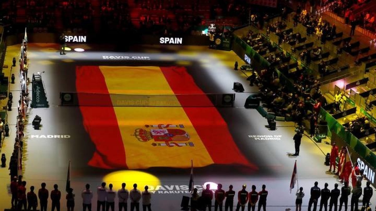 Vista general de la ceremonia de inauguración de la Copa Davis, que se celebra en la Caja Mágica desde este lunes hasta el domingo. EFE/ Chema Moya