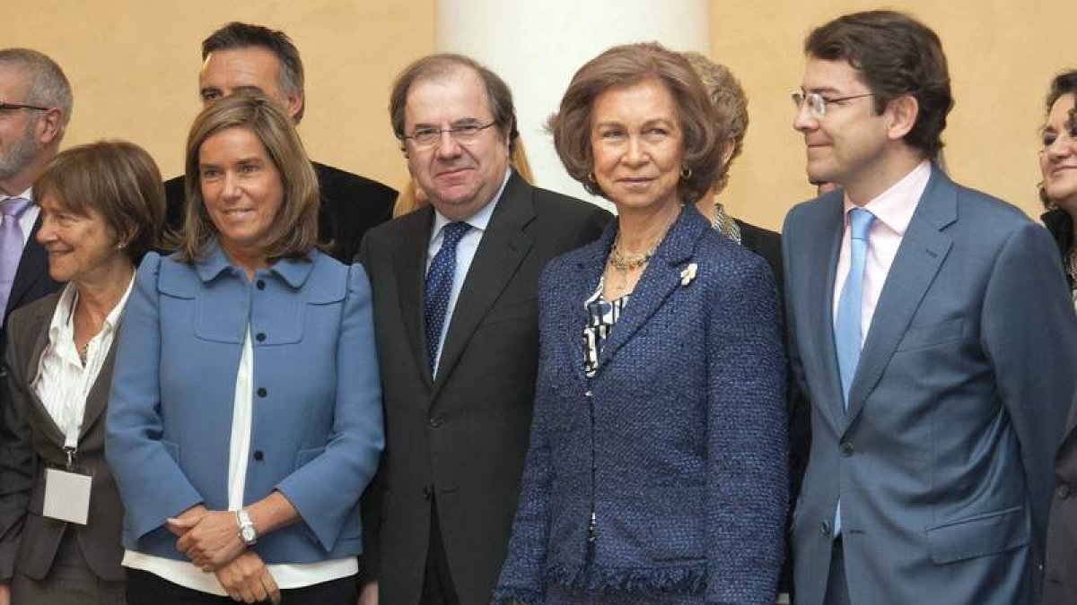 Ana Mato, Juan Vicente Herrera, la reina y el alcalde de Salamanca, Fernando Mañueco.