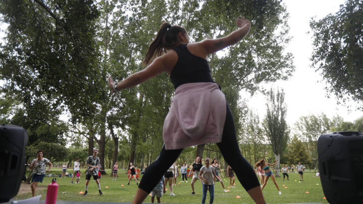 Deporte en el parque de La Candamia, zumba.