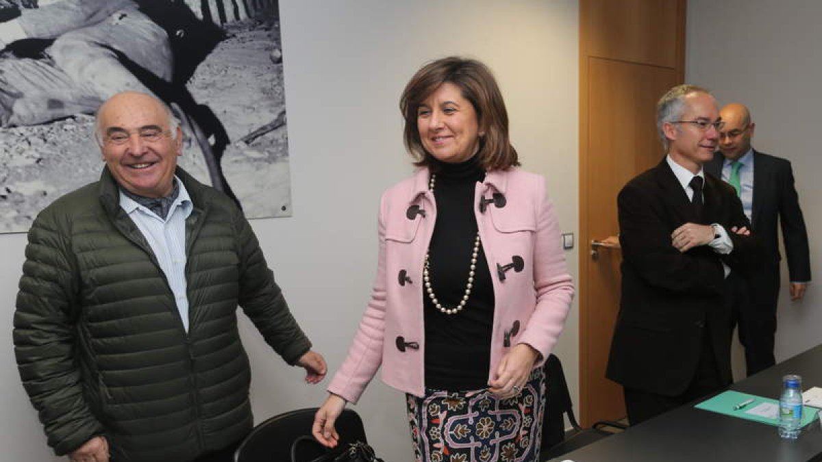 Manuel Lamelas Viloria, Begoña Hernández y Ricardo G. Mantero, ayer en la Mina Escuela.