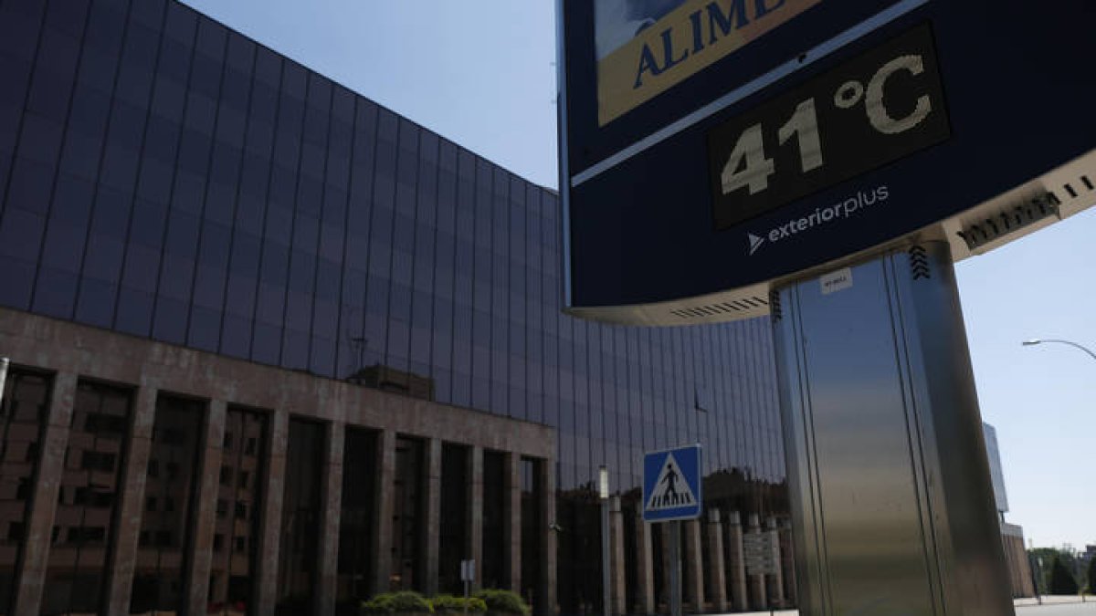 Los termómetros han superado los 40 grados en esta ola de calor. FERNANDO OTERO