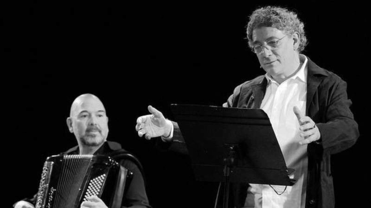 Cuco Pérez y Juan Carlos Mestre, en una actuación. DL
